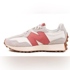 NEW BALANCE 327 Women's Sneakers in size 7.5